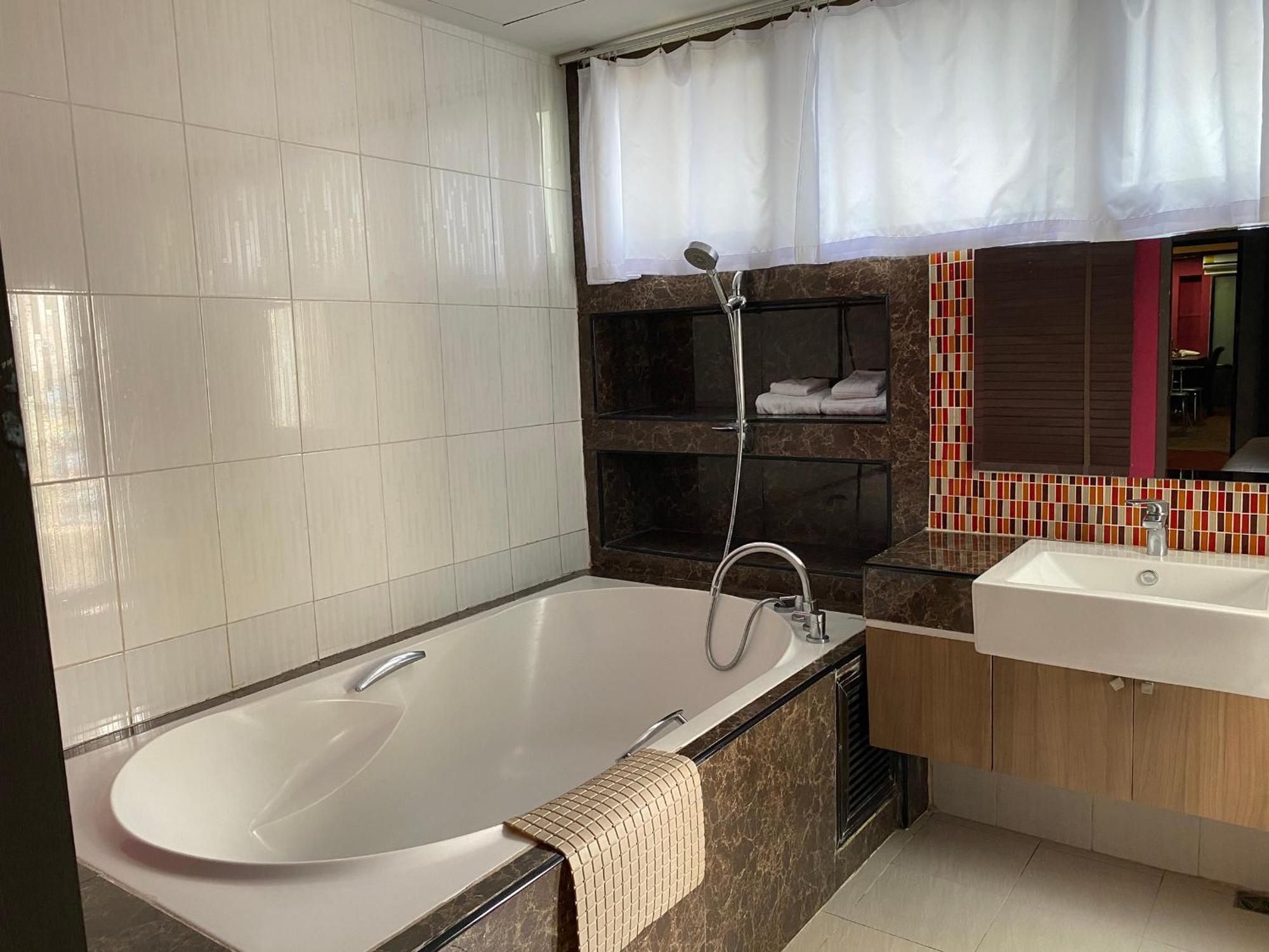 Grand Pink Hotel Hatyai Hat Yai Exteriör bild