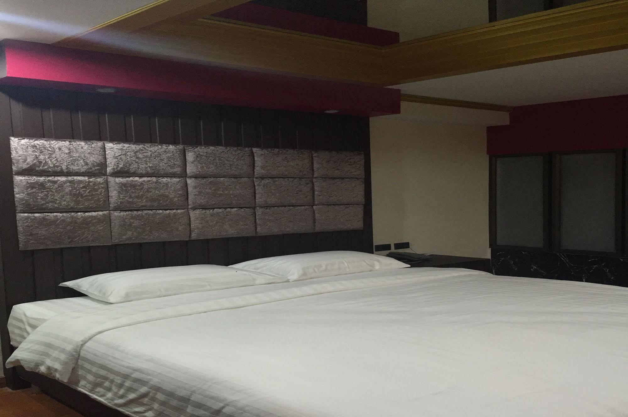 Grand Pink Hotel Hatyai Hat Yai Exteriör bild