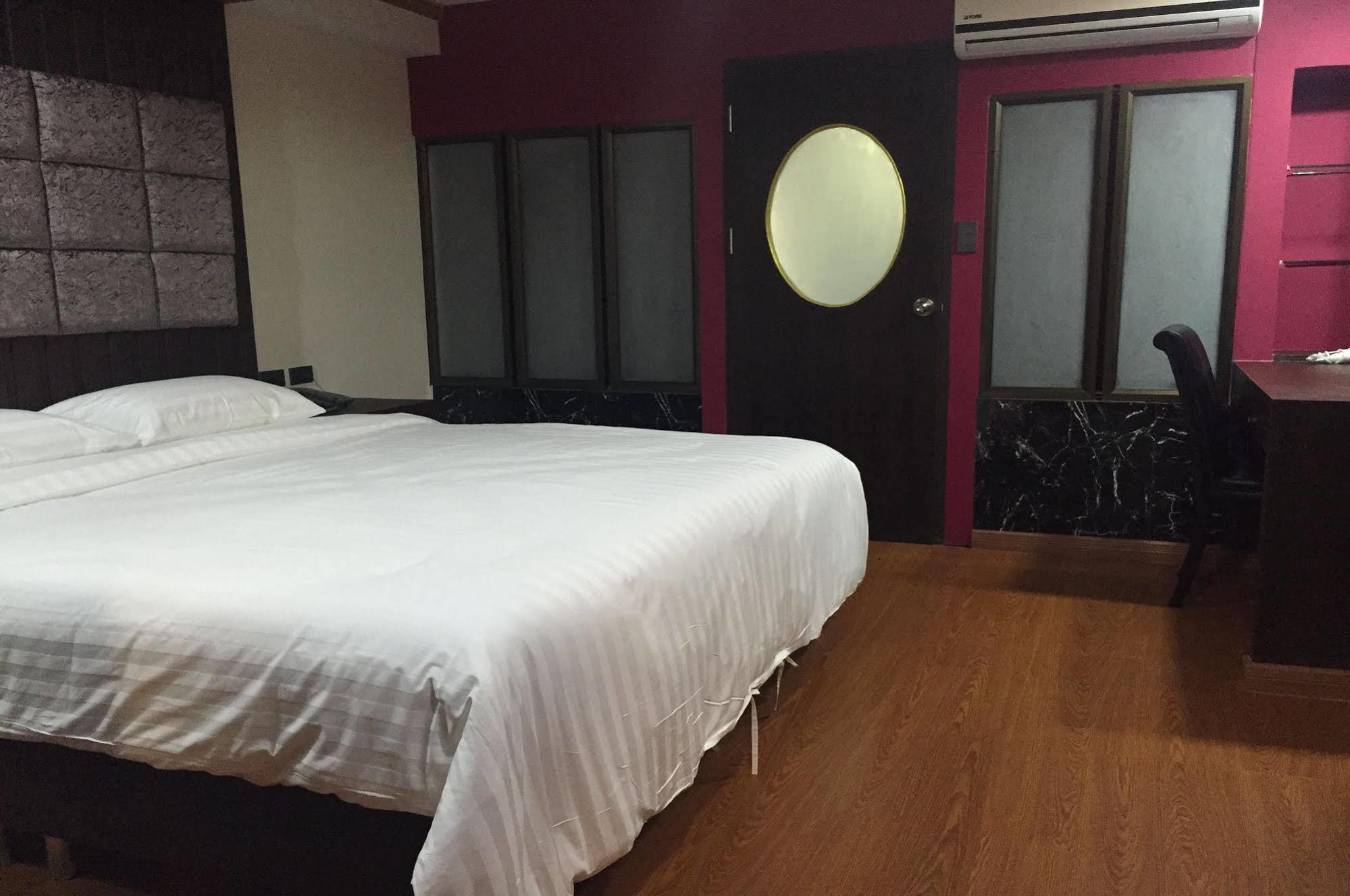 Grand Pink Hotel Hatyai Hat Yai Exteriör bild