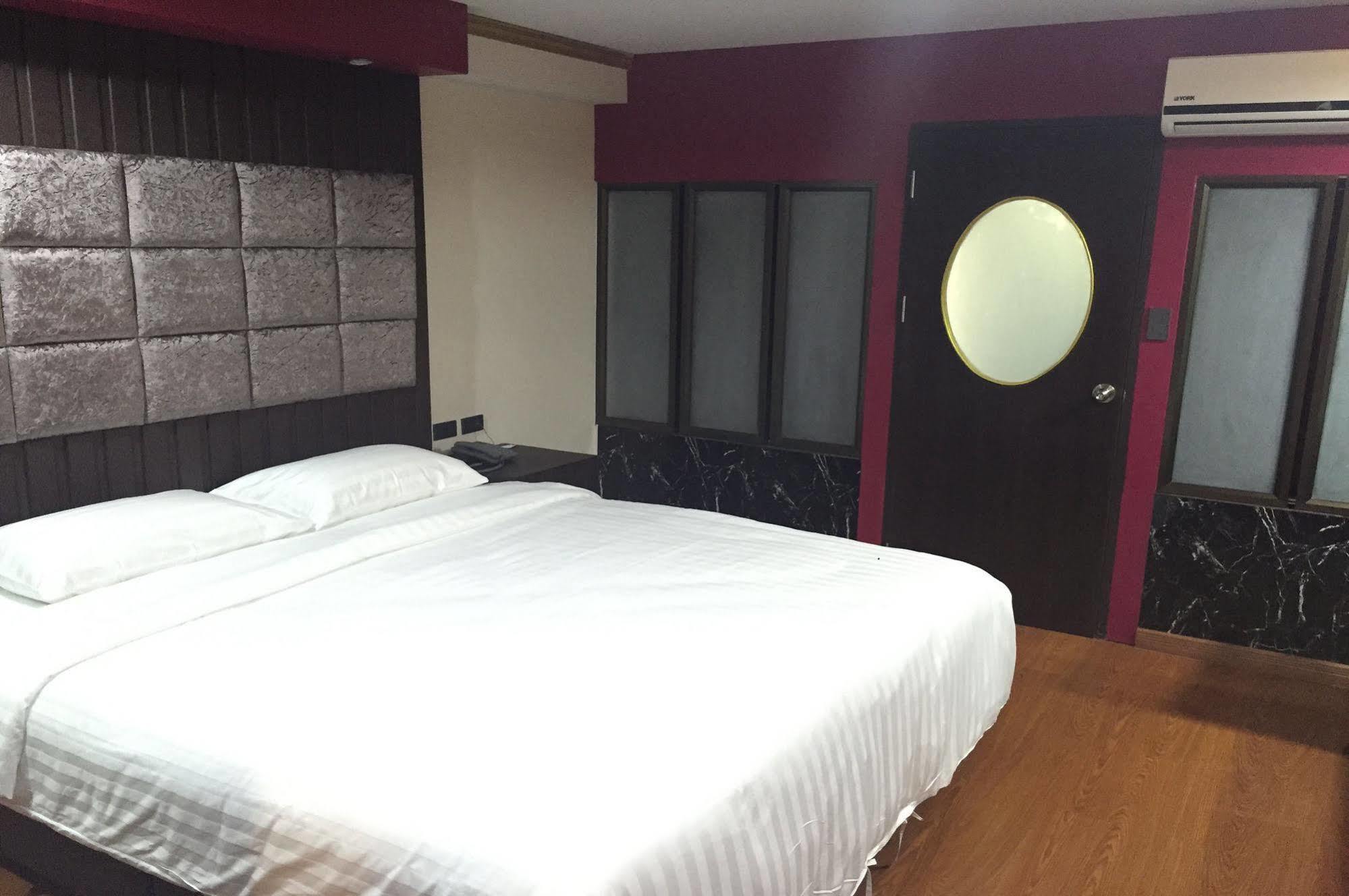 Grand Pink Hotel Hatyai Hat Yai Exteriör bild