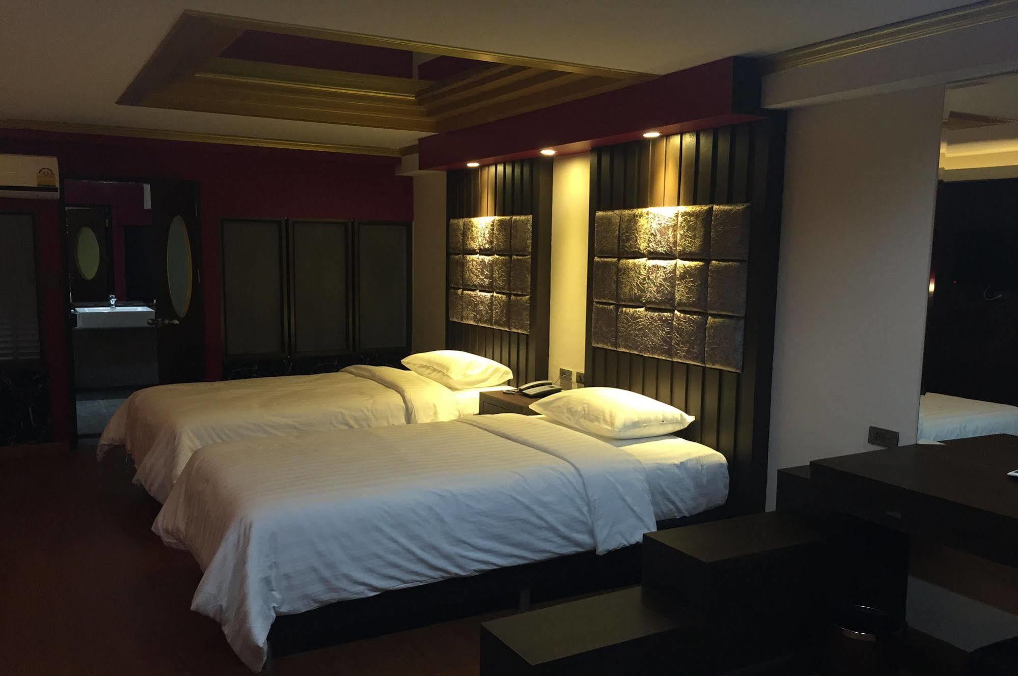 Grand Pink Hotel Hatyai Hat Yai Exteriör bild
